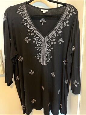 J. Jill Black V-Neck Tunic with Light Gray Embroidery